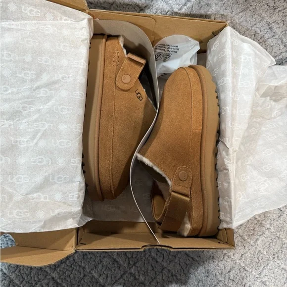 UGG Goldenstar Cozy Slipper/Clog - Picture 6 of 8